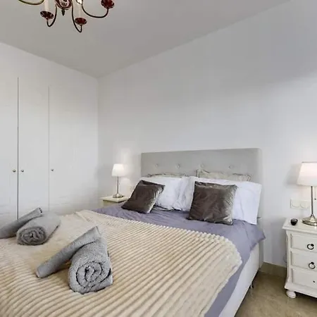 2 Bedroom Sea View Duquesa Village Апартаменты