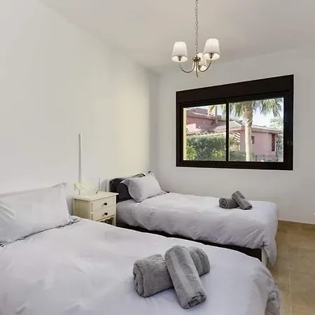 2 Bedroom Sea View Duquesa Village Манилва