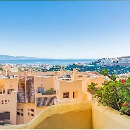 2 Bedroom Sea View Duquesa Village Апартаменты