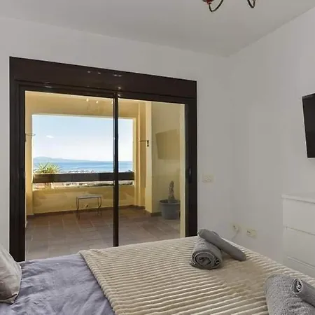 2 Bedroom Sea View Duquesa Village Манилва